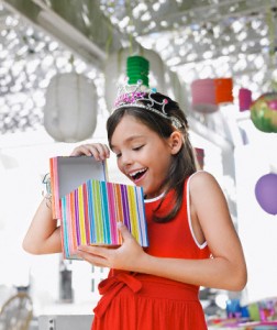 Как выбрать подарок ребенку на Новый год
