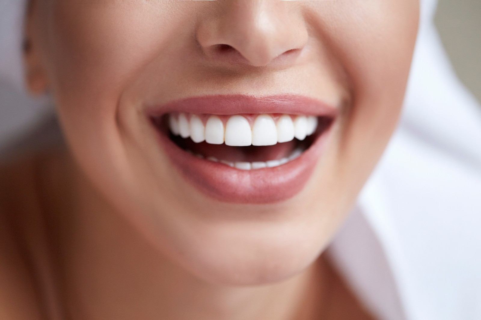 Имплантация зубов: процедура, преимущества и последствия