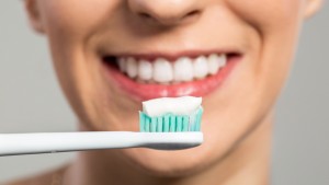 Работают ли отбеливающие зубные пасты?
