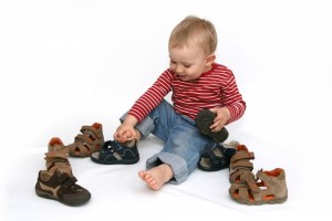 Выбираем детские сандали: нюансы выбора обуви для самых маленьких